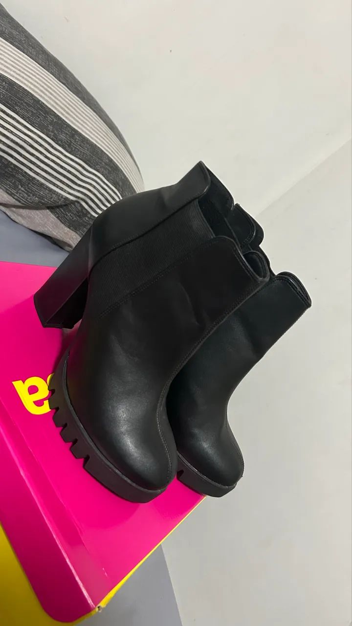Bota preta feminina - Foto 2