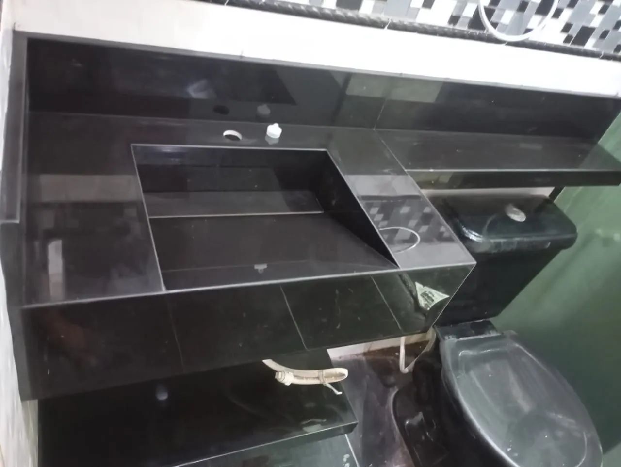 Pia com extensão de braço esculpida em porcelanato  - Foto 5