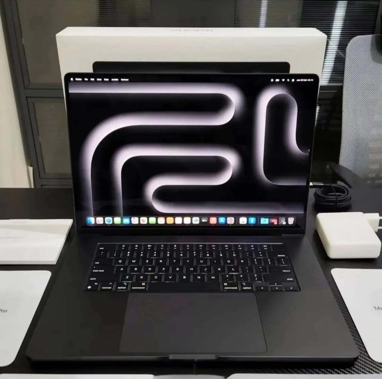MacBook Pro M3 Pro 2023 36GB/ 512 SSD - Foto 2