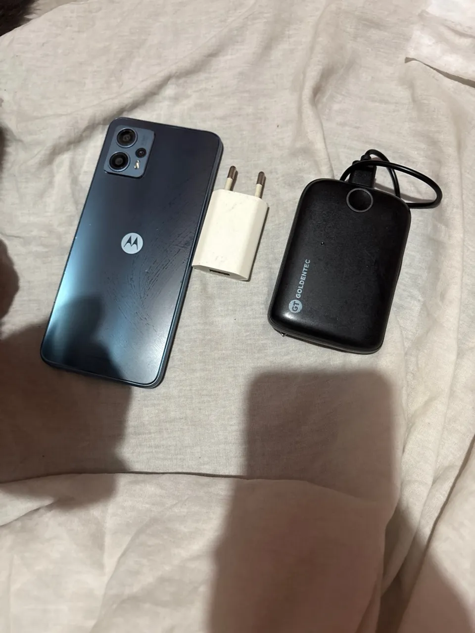 Celular em perfeito estado. Ganha de brinde a bateria portátil.