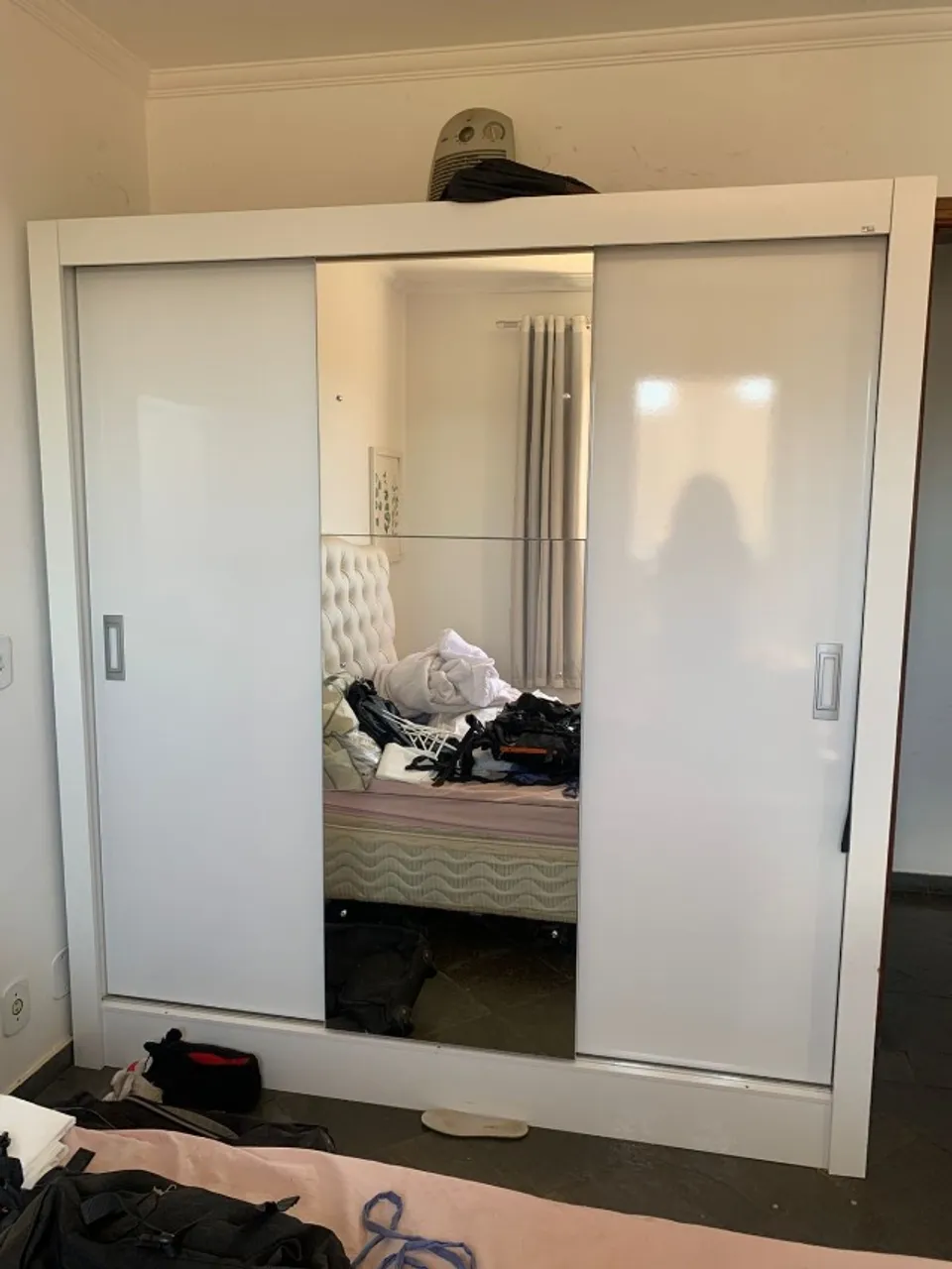 Guarda roupa casal branco 3 portas com espelho