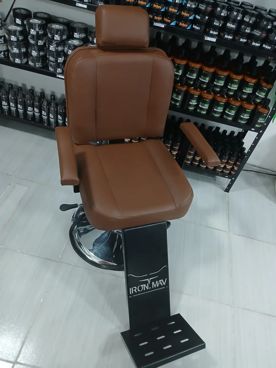 Cadeira de Barbeiro Profissional - Couro - Iron Mav