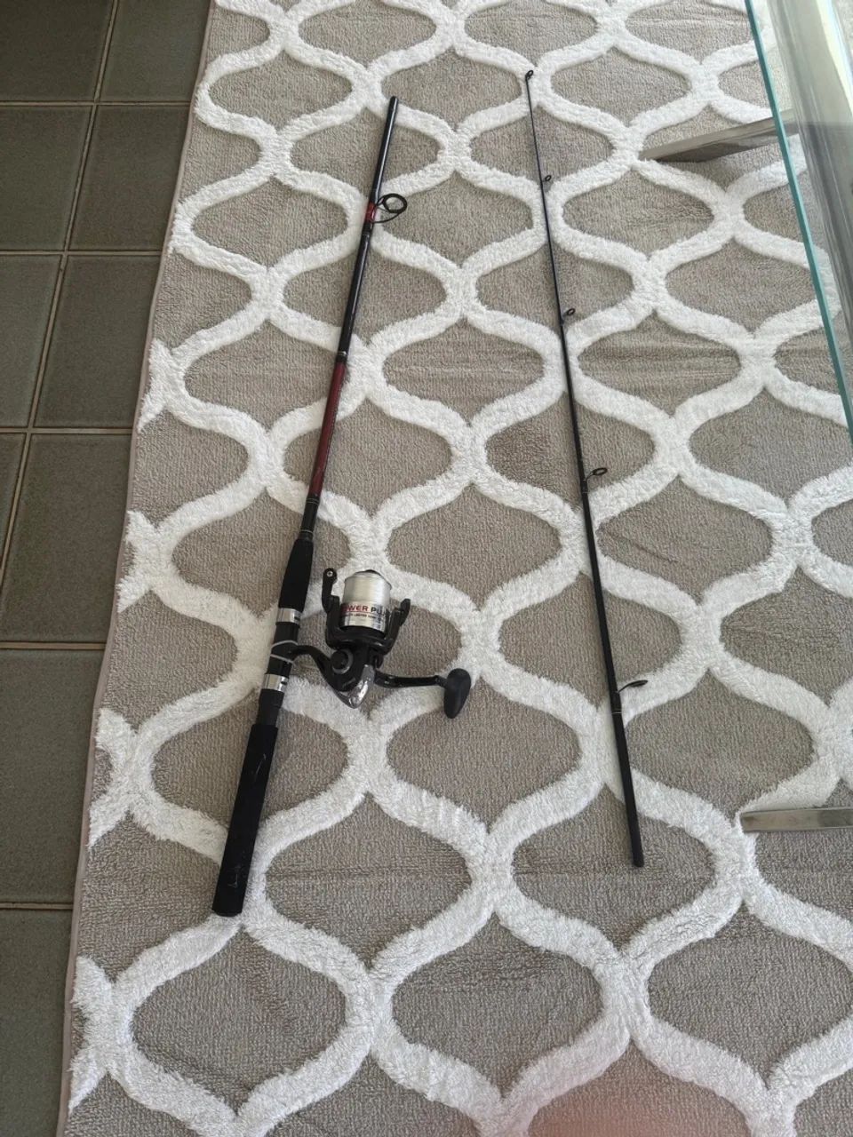 Conjunto de Vara de Pesca e molinete 