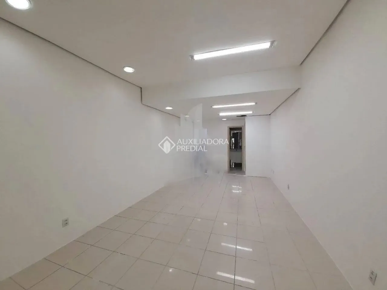 LOJA DE 55M² COM BANHEIRO PRIVATIVO ZONA SUL PORTO ALEGRE