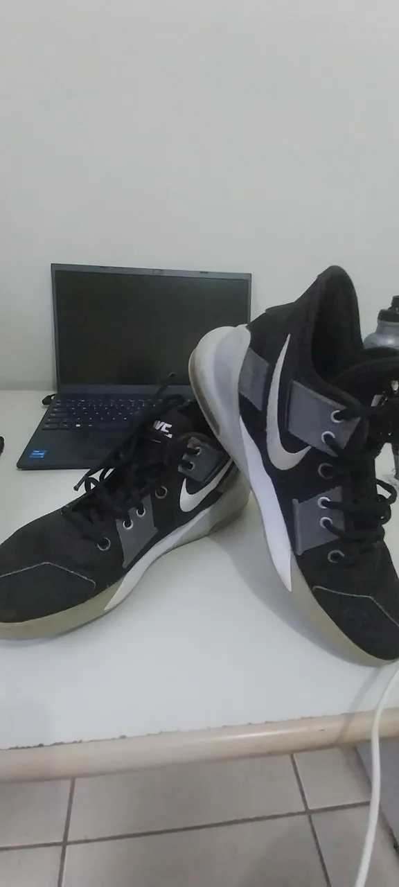 Tênis Nike Preto com detalhes em cinza
