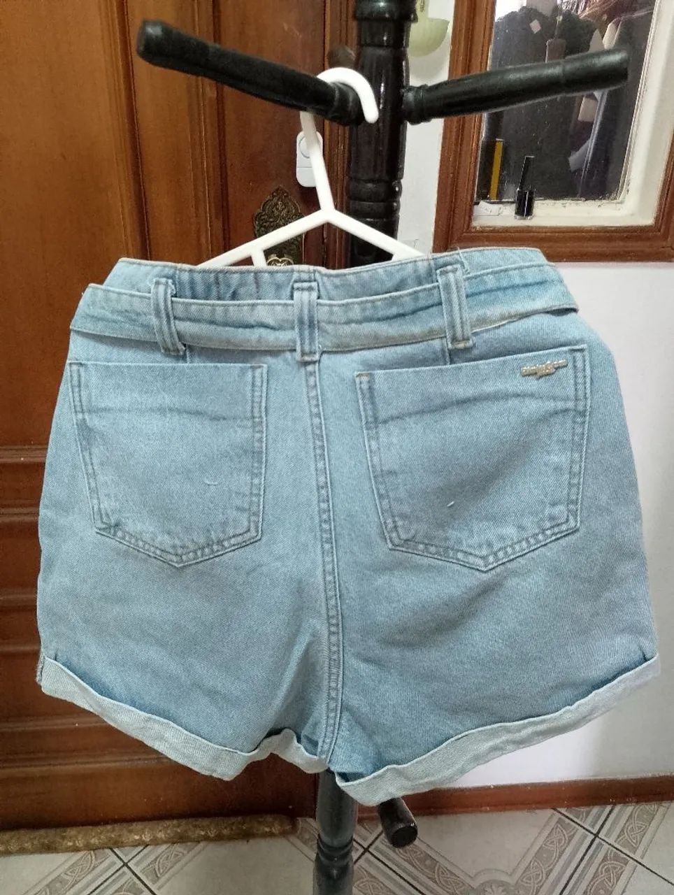 Shorts Jeans com Cinto.NOVISSIMO DE EXCELENTE QUALIDADE E ESTADO  - Foto 4
