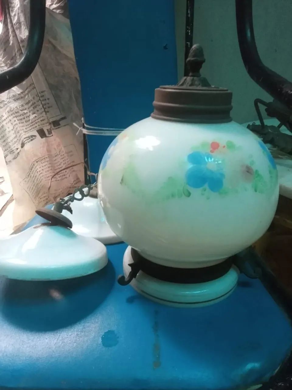 R$500 Lustres Porcelana e bronze, desmontado.