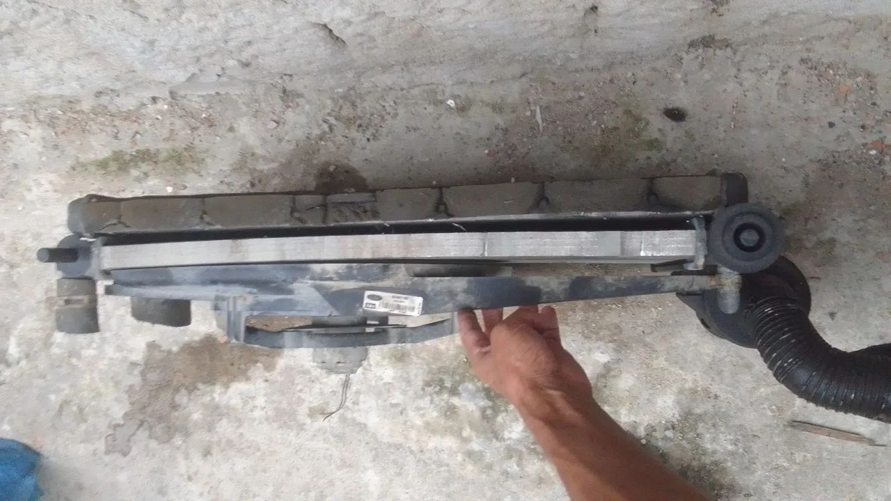 Radiador de água com ventoinha FORD FIESTA 2005. - Foto 5