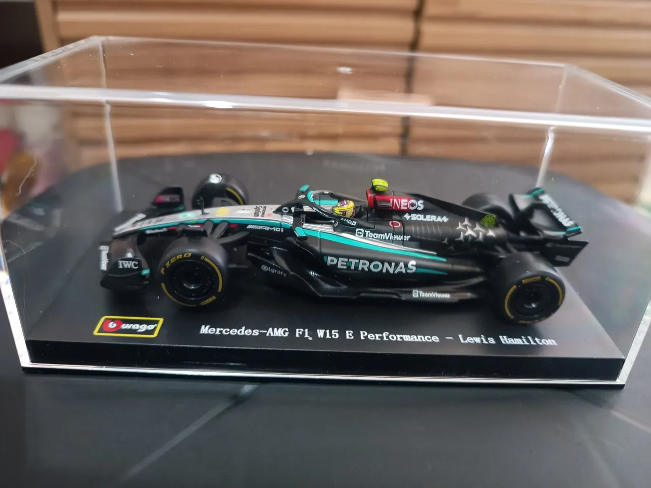 Miniatura de Fórmula 1 Mercedes-AMG F1 W15 E Performance - Lewis Hamilton