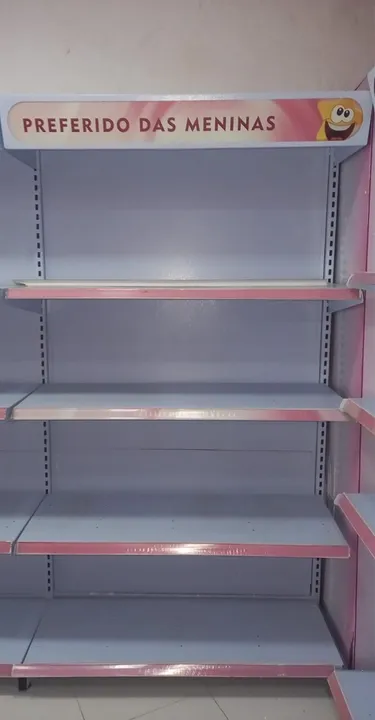 Gôndola para estabelecimento comercial