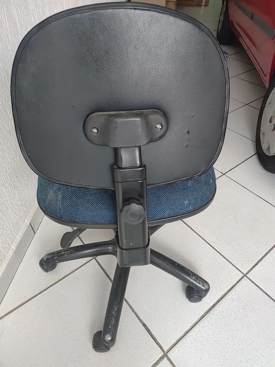 Cadeira escritório giratório azul para reforma e reparo - Foto 3