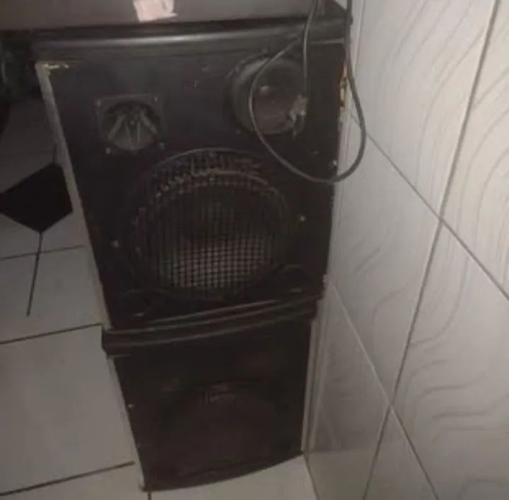 2 Caixa de Som ( não entrego)