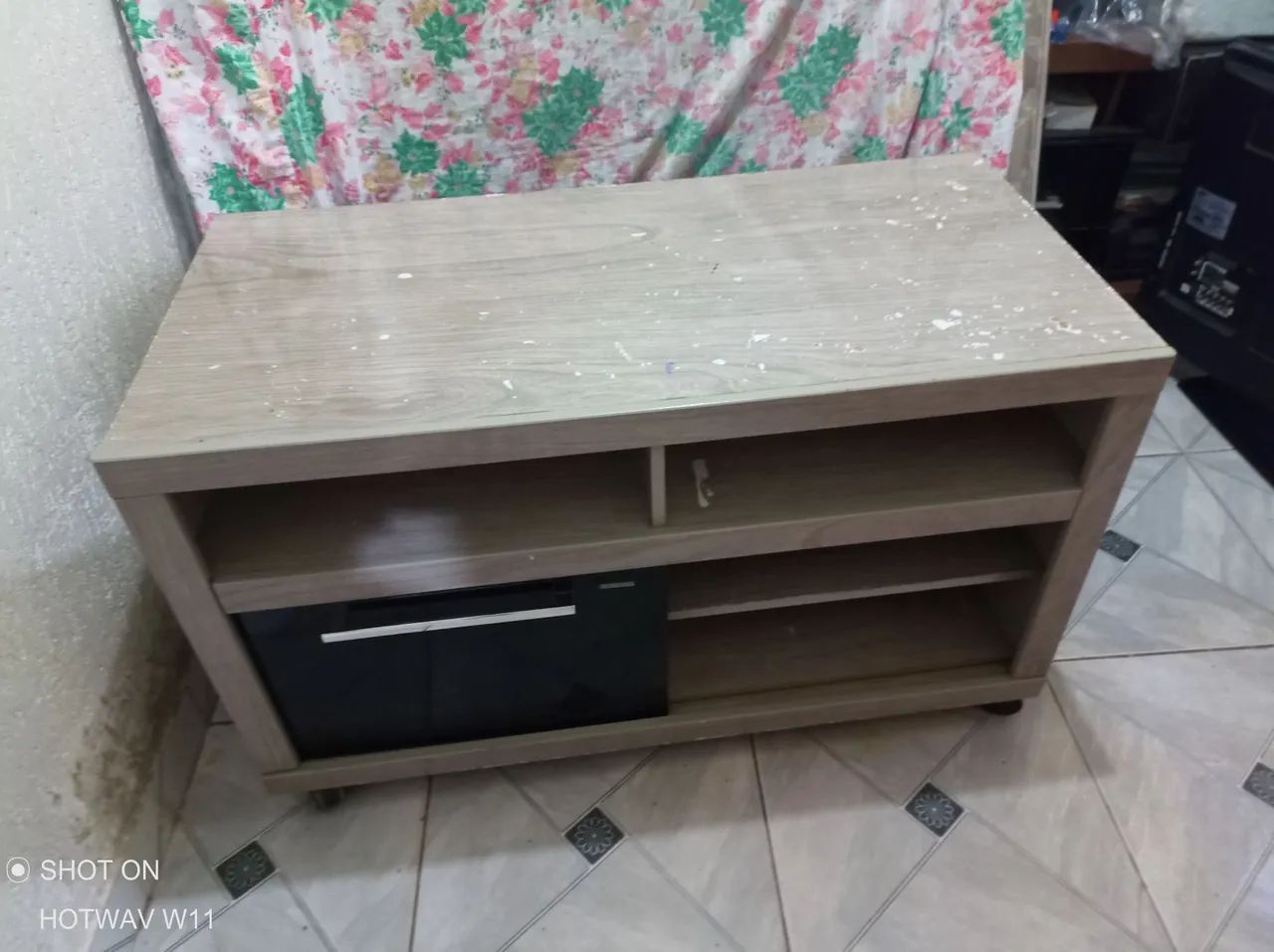 Rack bem conservado.