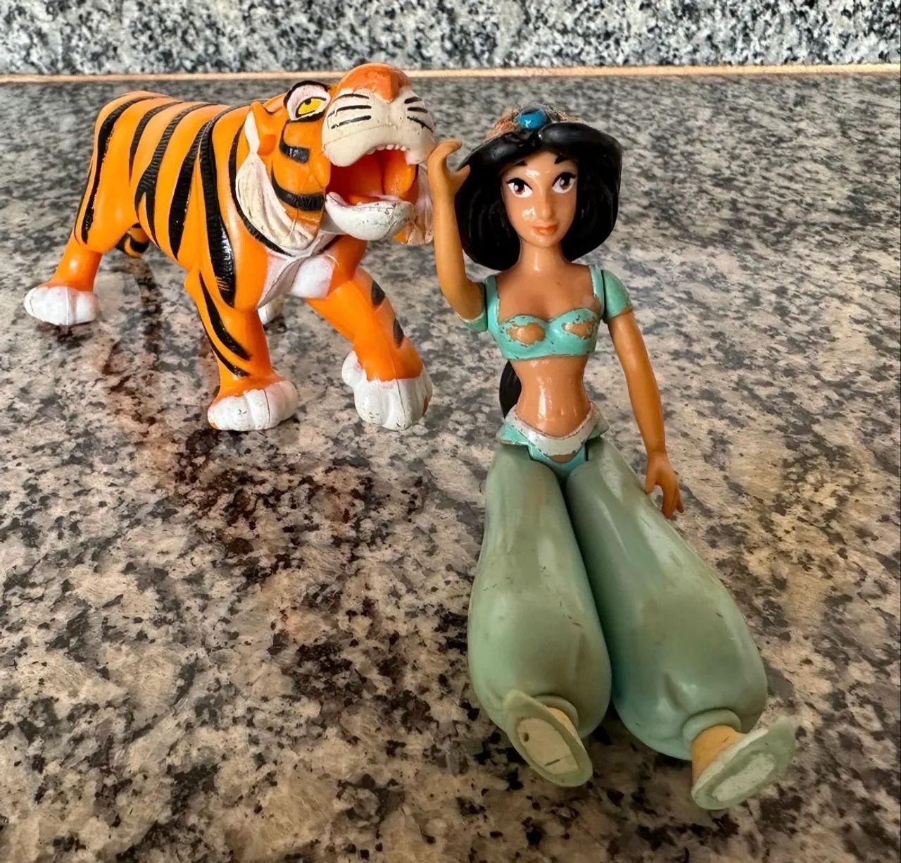 Coleção Aladdin, Jasmine, Abu, tapete e Rajah - Foto 5