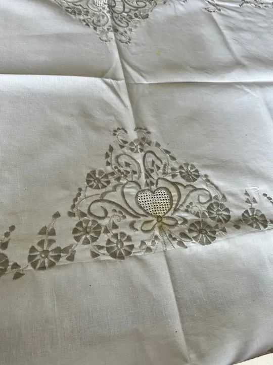 Toalha de Mesa Linho Bordada - Foto 2