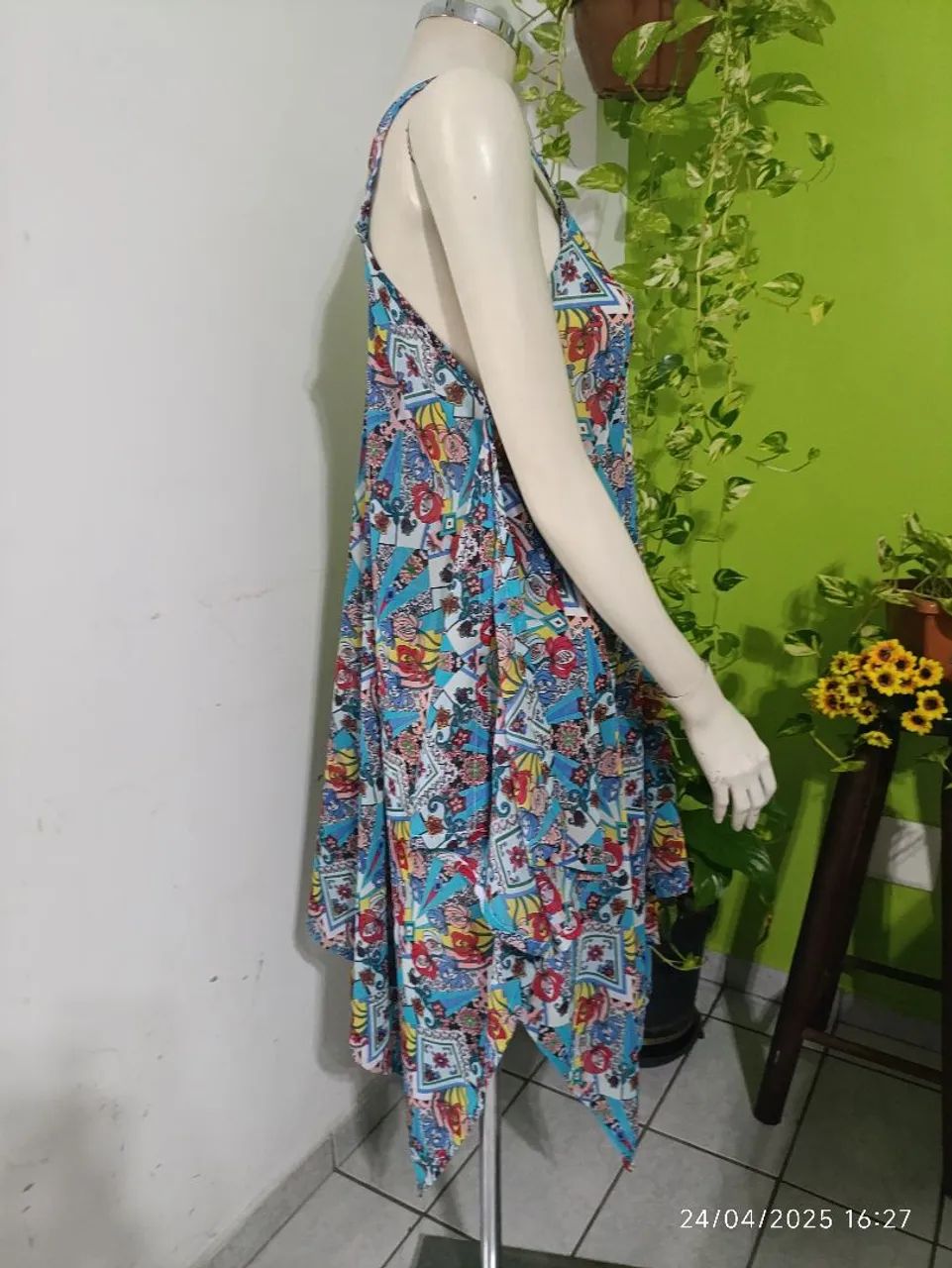 Saída de praia estampado azul e floral. - Foto 5