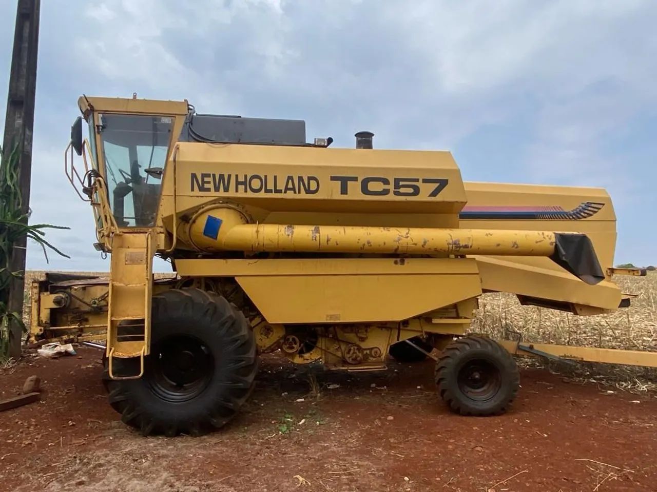 Colheitadeira New Holland TC57