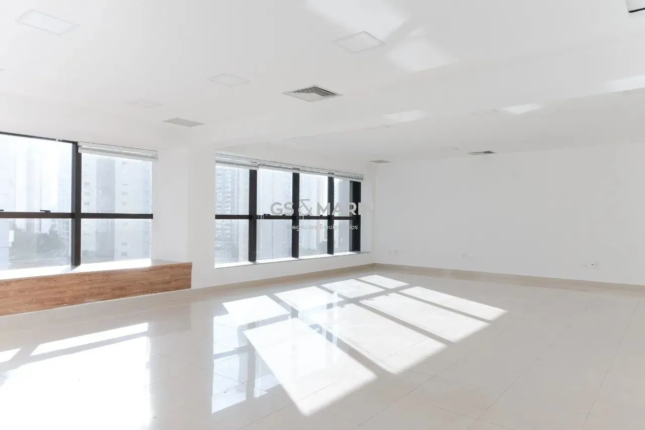 Salas comerciais no Ed. Genéve, na Gleba Palhano