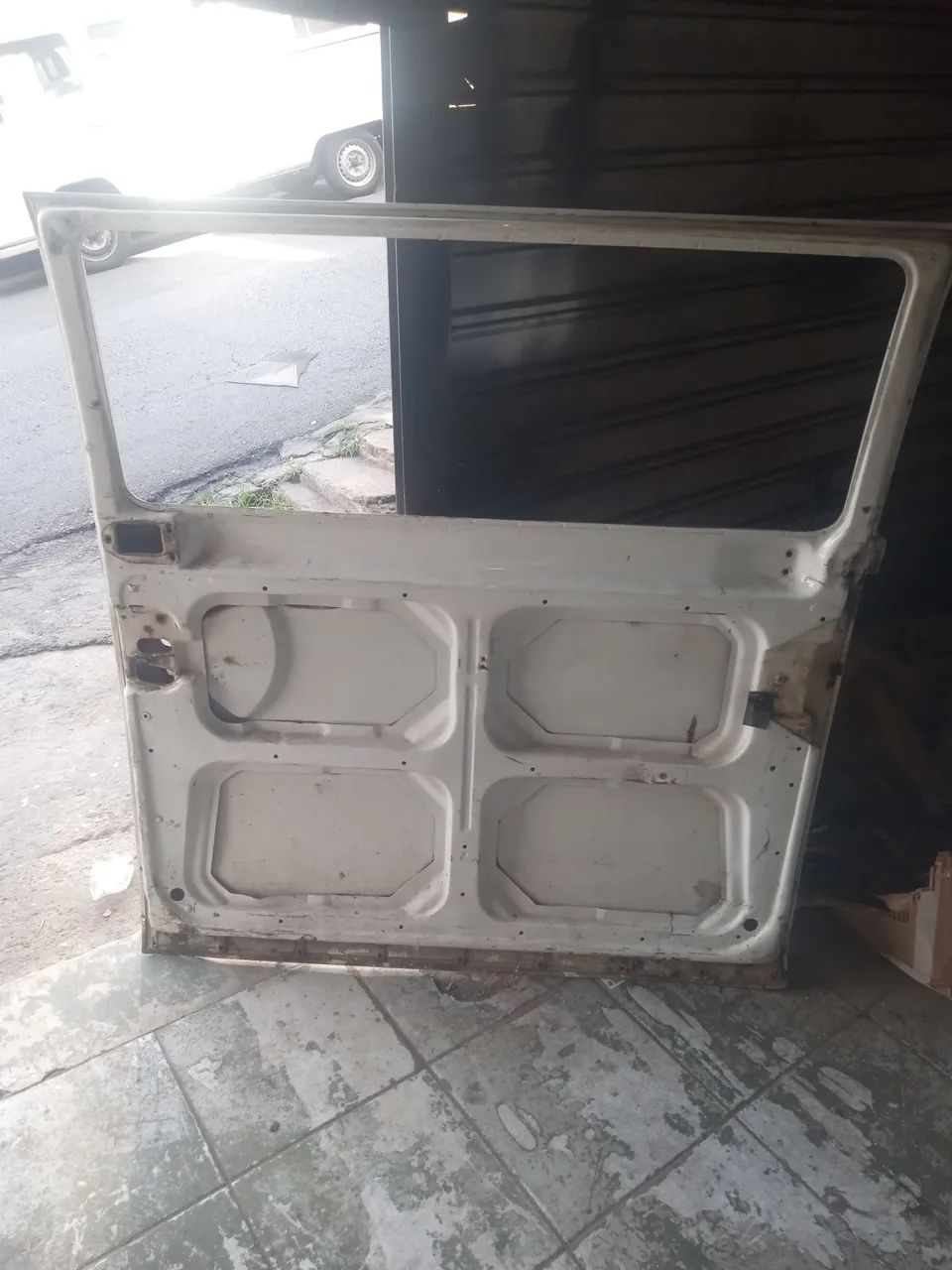 Vendo uma porta de correr de Kombi 1999 a 2014 - Foto 4