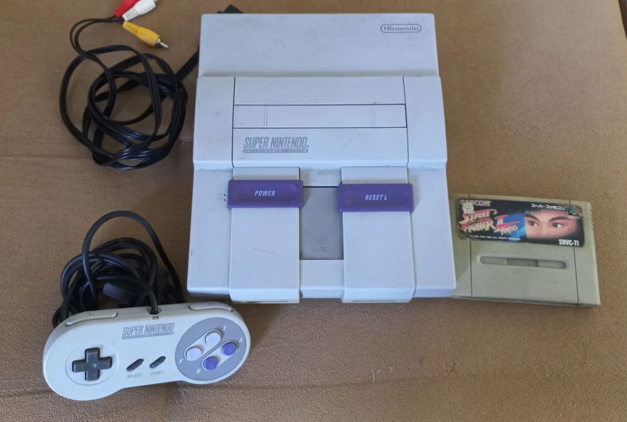 Antigo Vídeo game Super Nintendo snes made in Japan com jogo Street Fighter II 