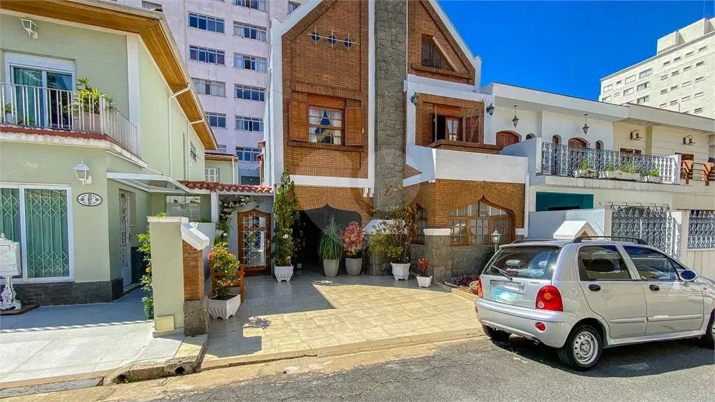 Casa de vila com 4 quartos à venda em Cambuci - SP