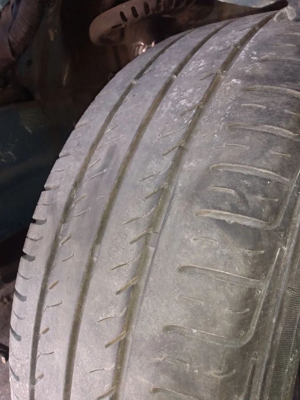 Rodas VW aro 15 pneus menos que meia vida mas cheios. - Foto 3