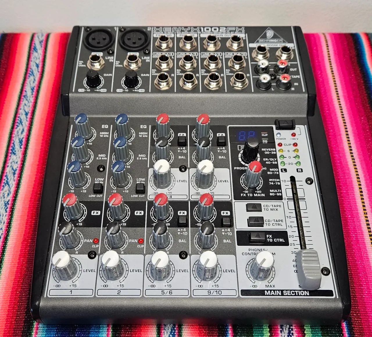 Mesa de Som Behringer Xenyx 1002FX