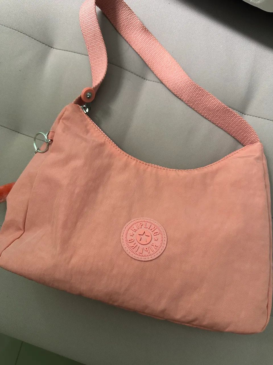 Bolsa kipling pouquíssimo usada 