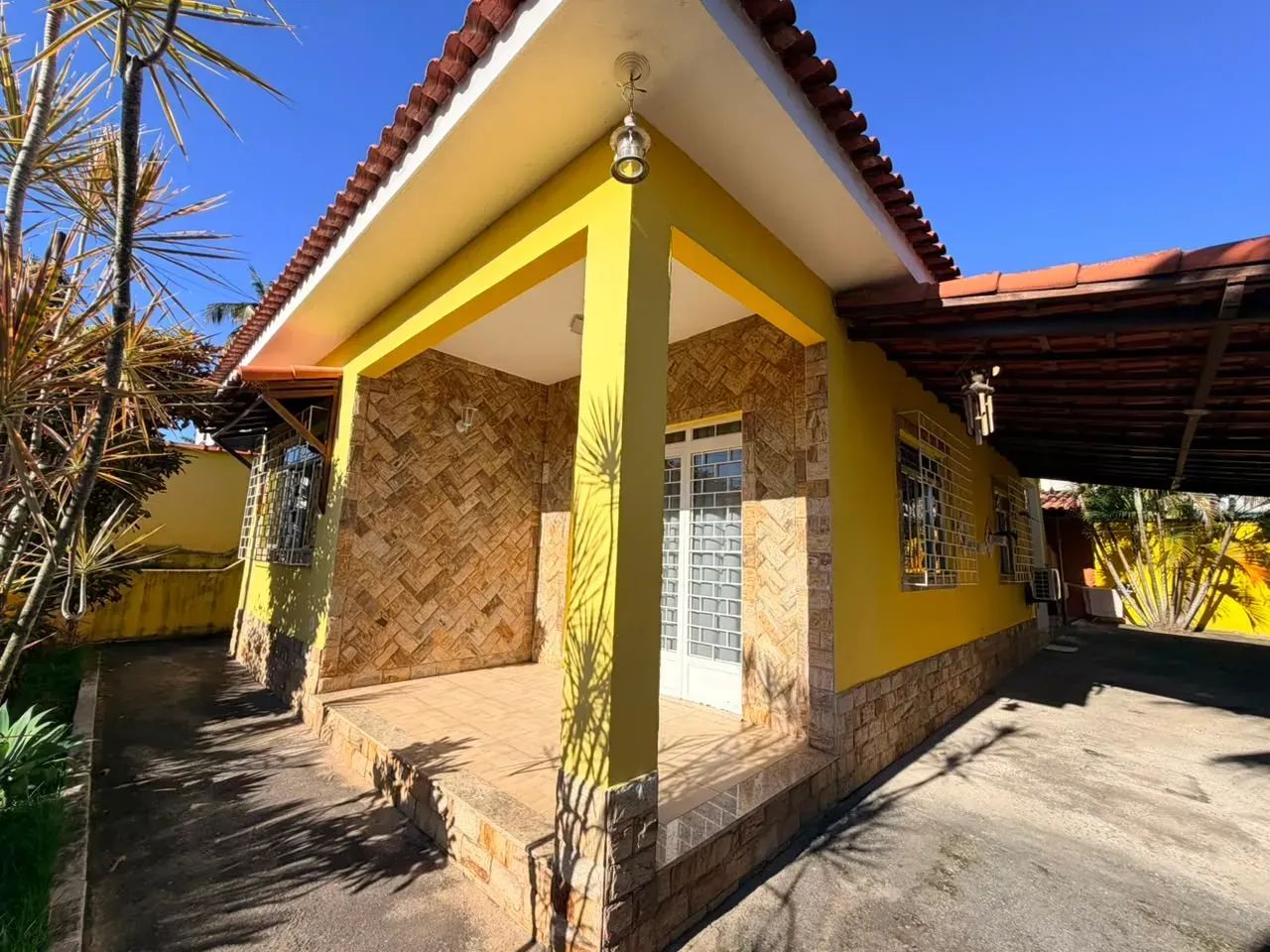 Vendo casa linear com 2 quartos espaço gourmet e lindo jardim com 372² Queimados Nova Igua - Foto 3