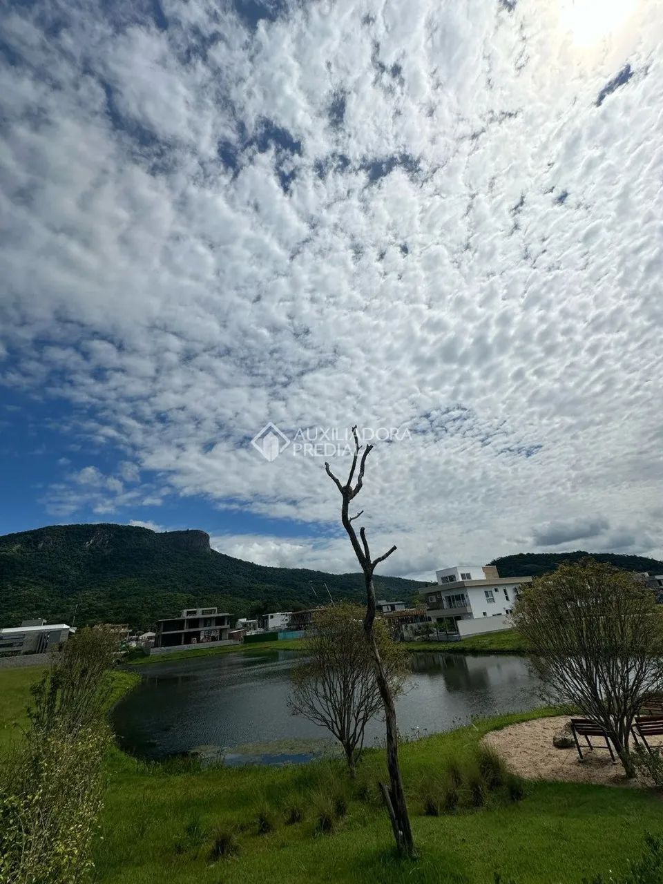 Lindo terreno Reserva da Pedra fundos pro lago