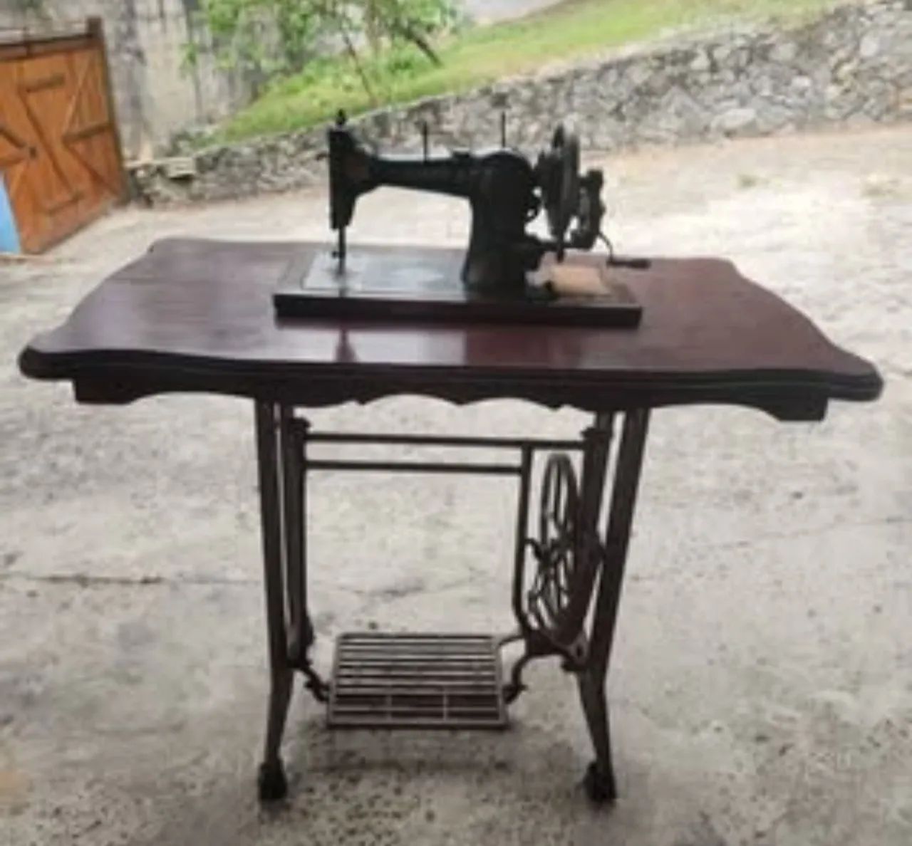 Máquina de costura - antiguidade funcionando - Foto 2
