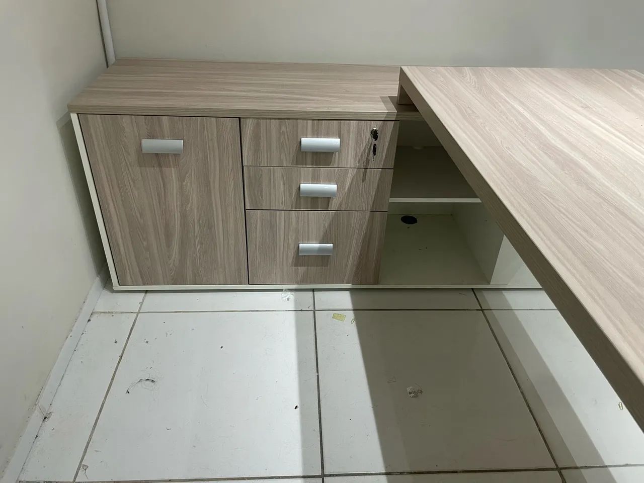 Vende-se mesa de escritório com móvel  - Foto 3