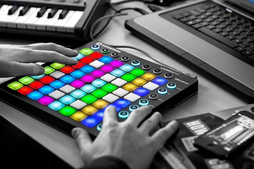 LAUNCHPAD MK2 NOVATION - Instrumentos musicais - Orleans, Curitiba
