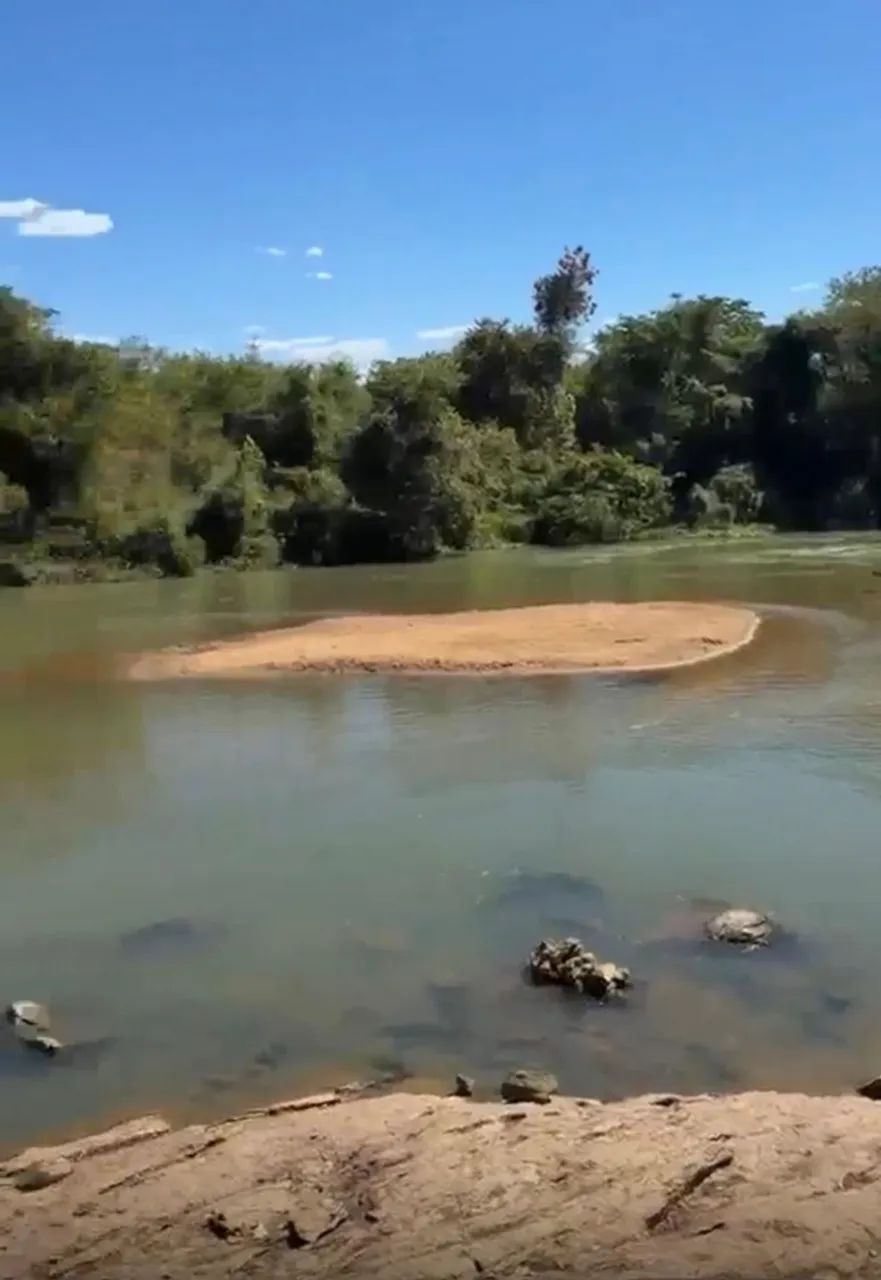 CHACARA COM ACESSO AO RIO DOS BOIS E REPRESA DENTRO