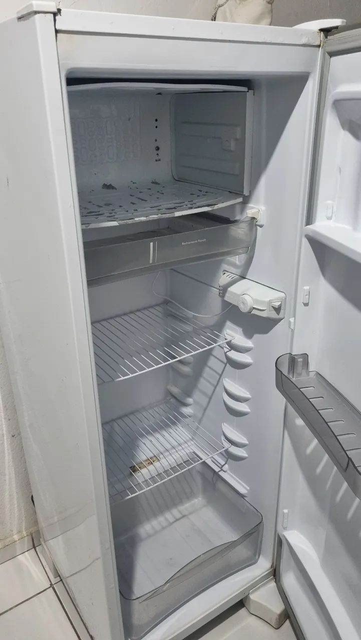 Geladeira Esmaltec - Foto 2