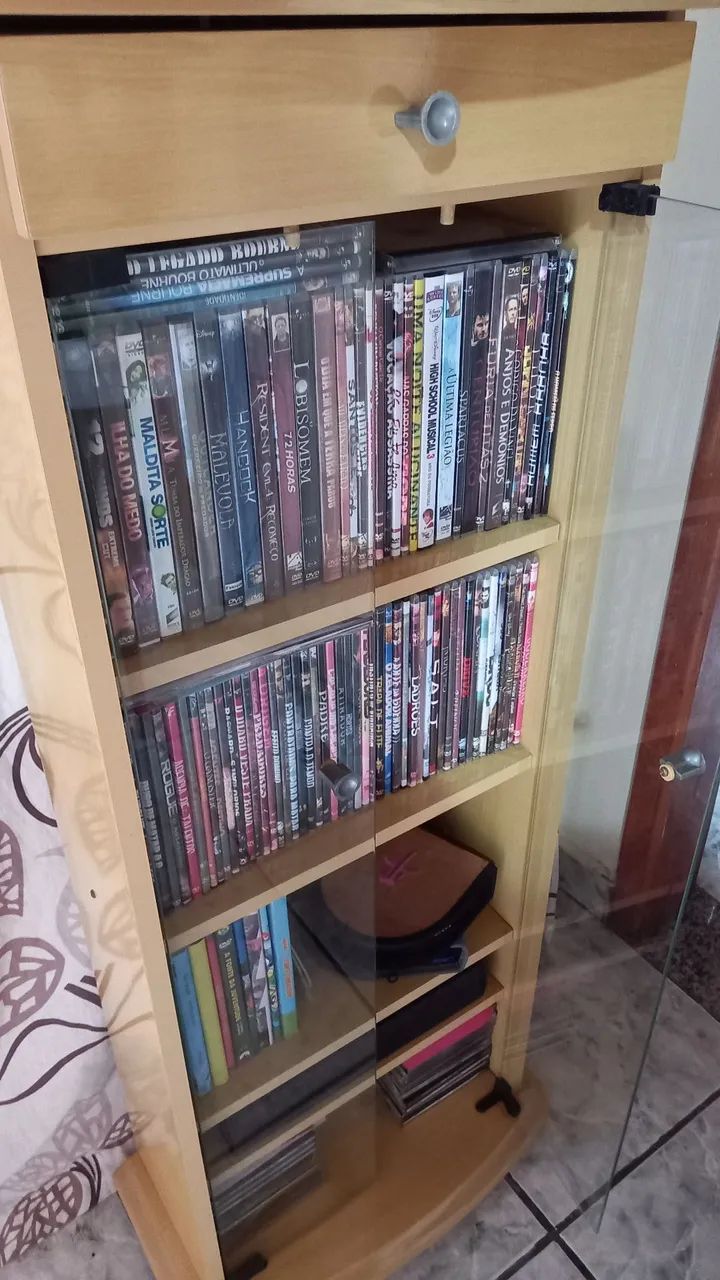Estante com com gaveta e portas de vidro - Foto 3