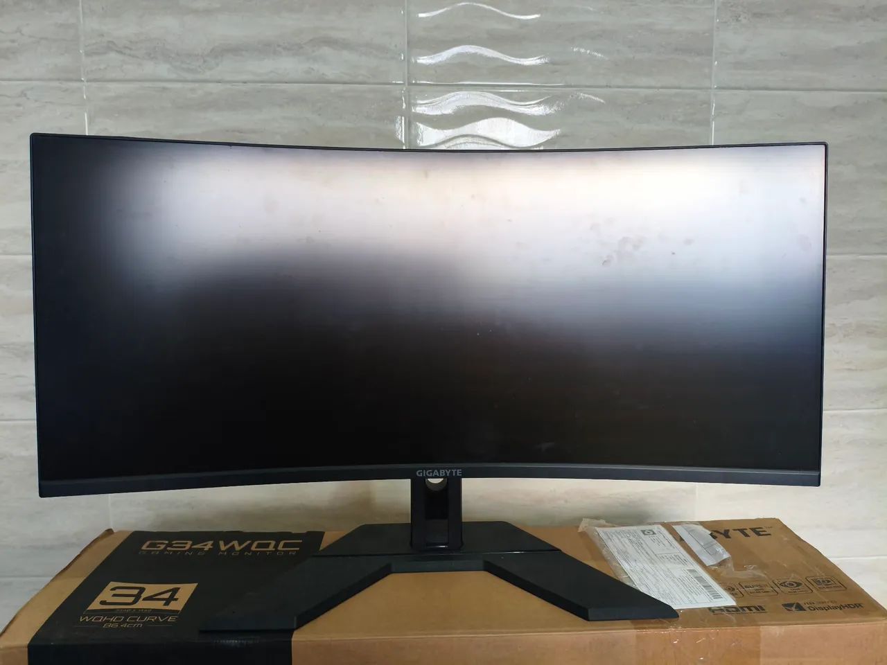 Monitor 34 ultrawide Gigabyte com defeito