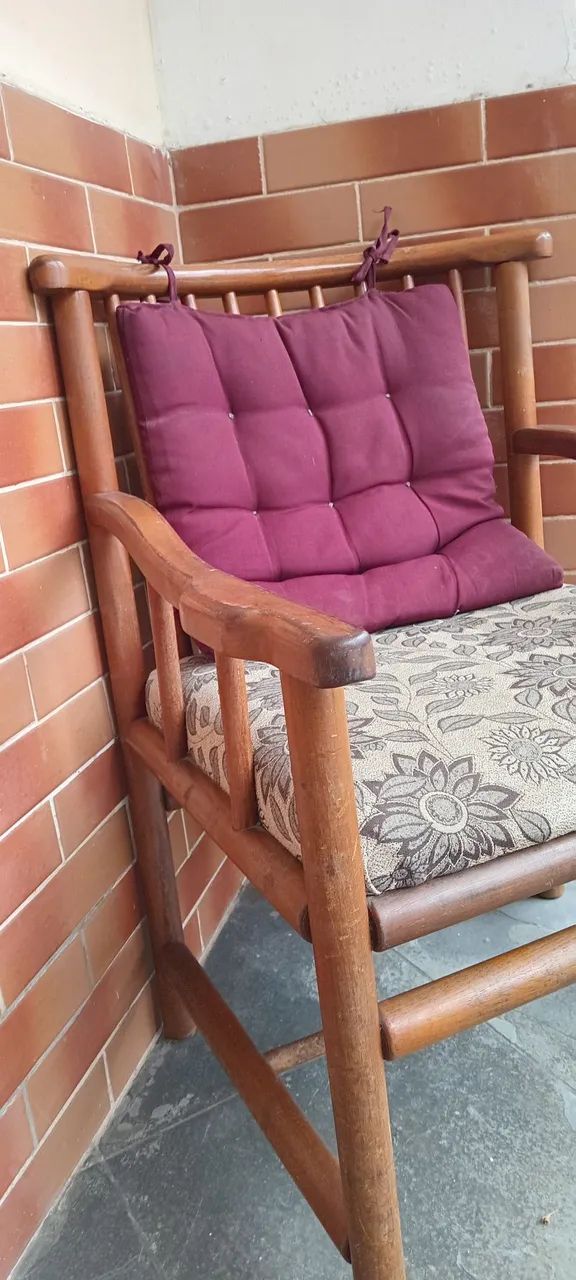 Cadeira antiga de madeira  - Foto 2