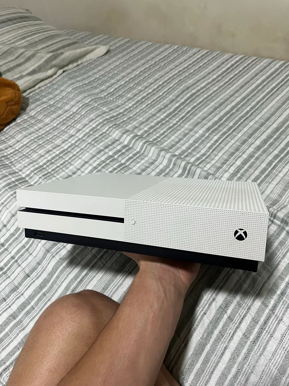 xbox one s 1tera, 2 controle +4 jogo - Foto 2