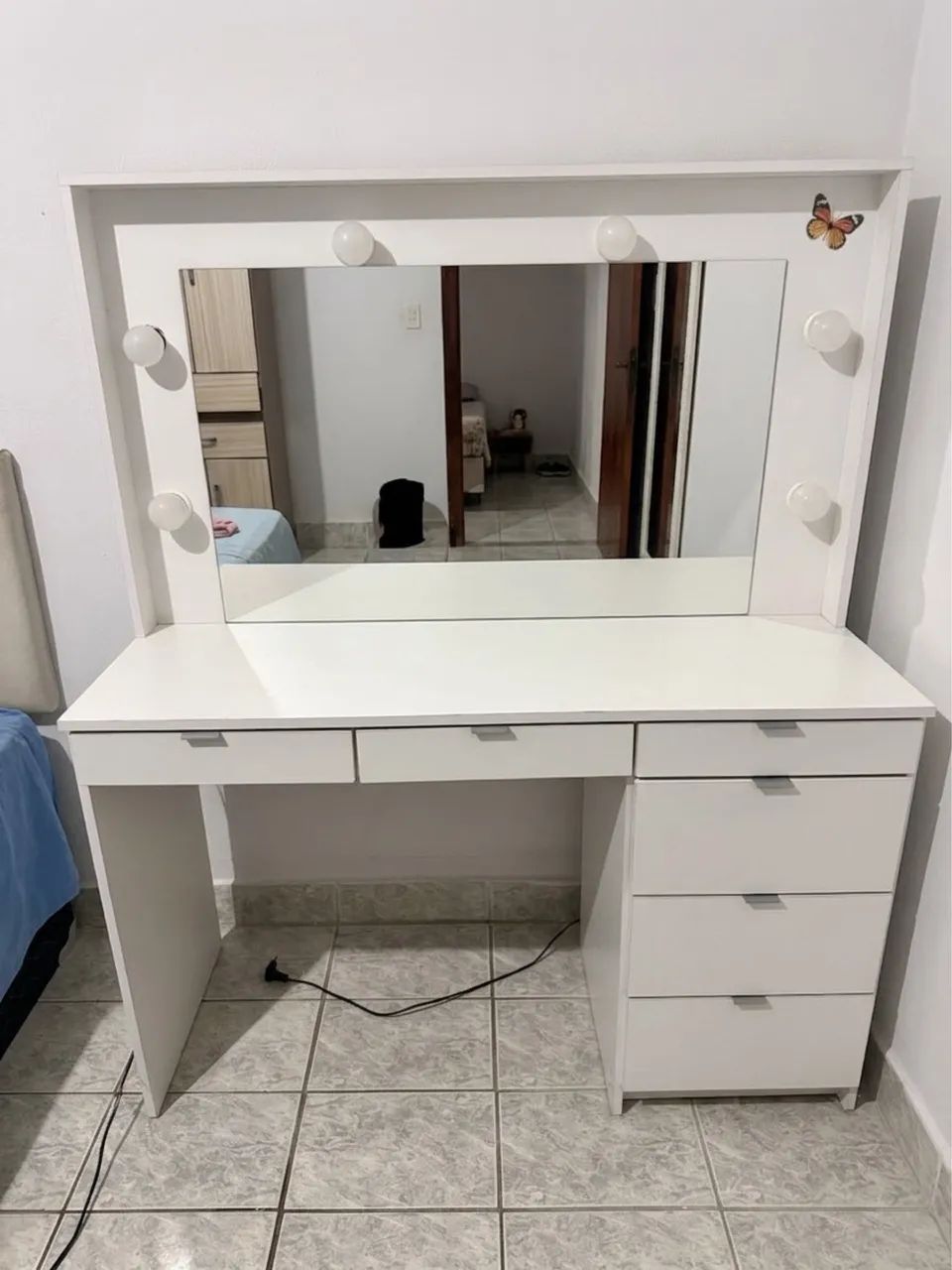 Vende-se Penteadeira + lâmpadas 