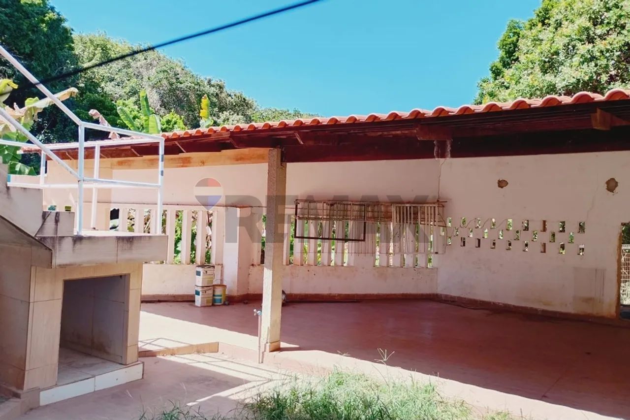 SOBRADO AMPLO À VENDA!