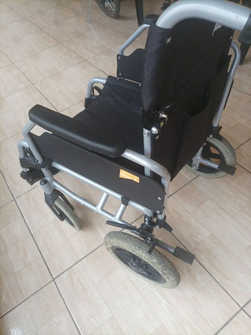 Vendo cadeira de Roda  - Foto 4