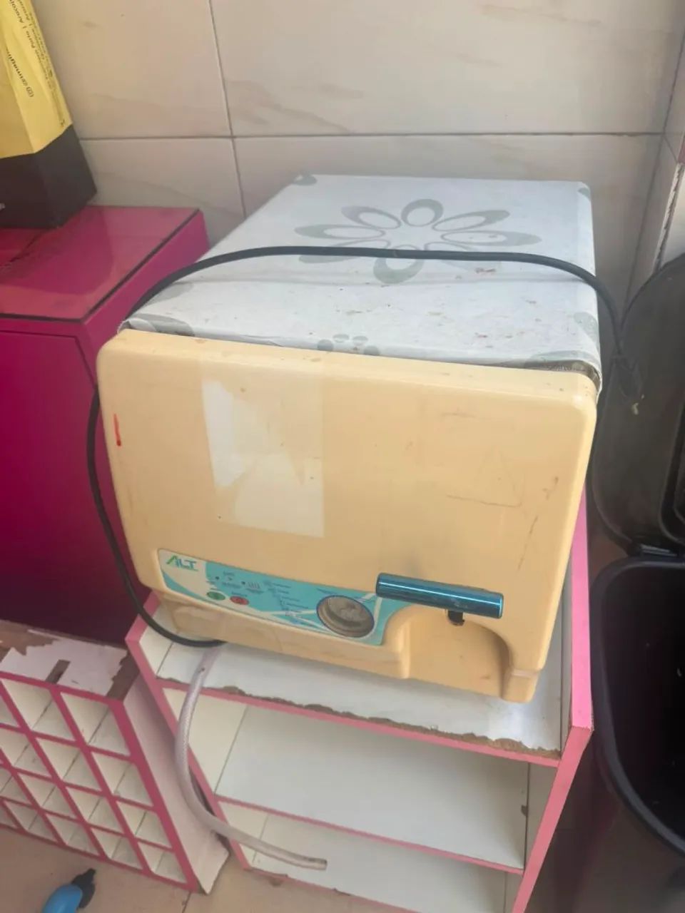 Vende-se:POUCO USADO ( * )