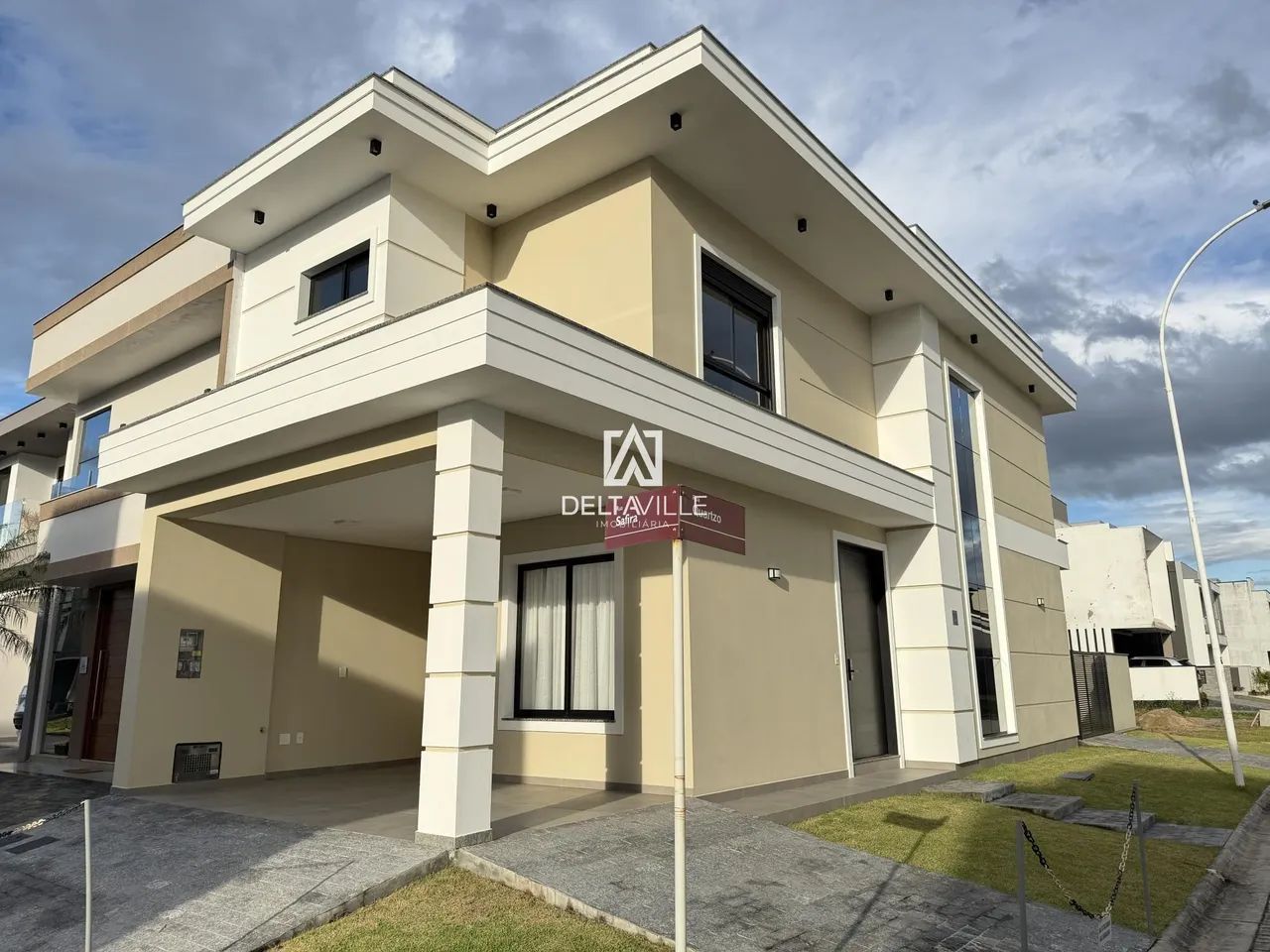 Casa de esquina no Deltaville com 3 Quartos 1 Suíte e 2 Vagas