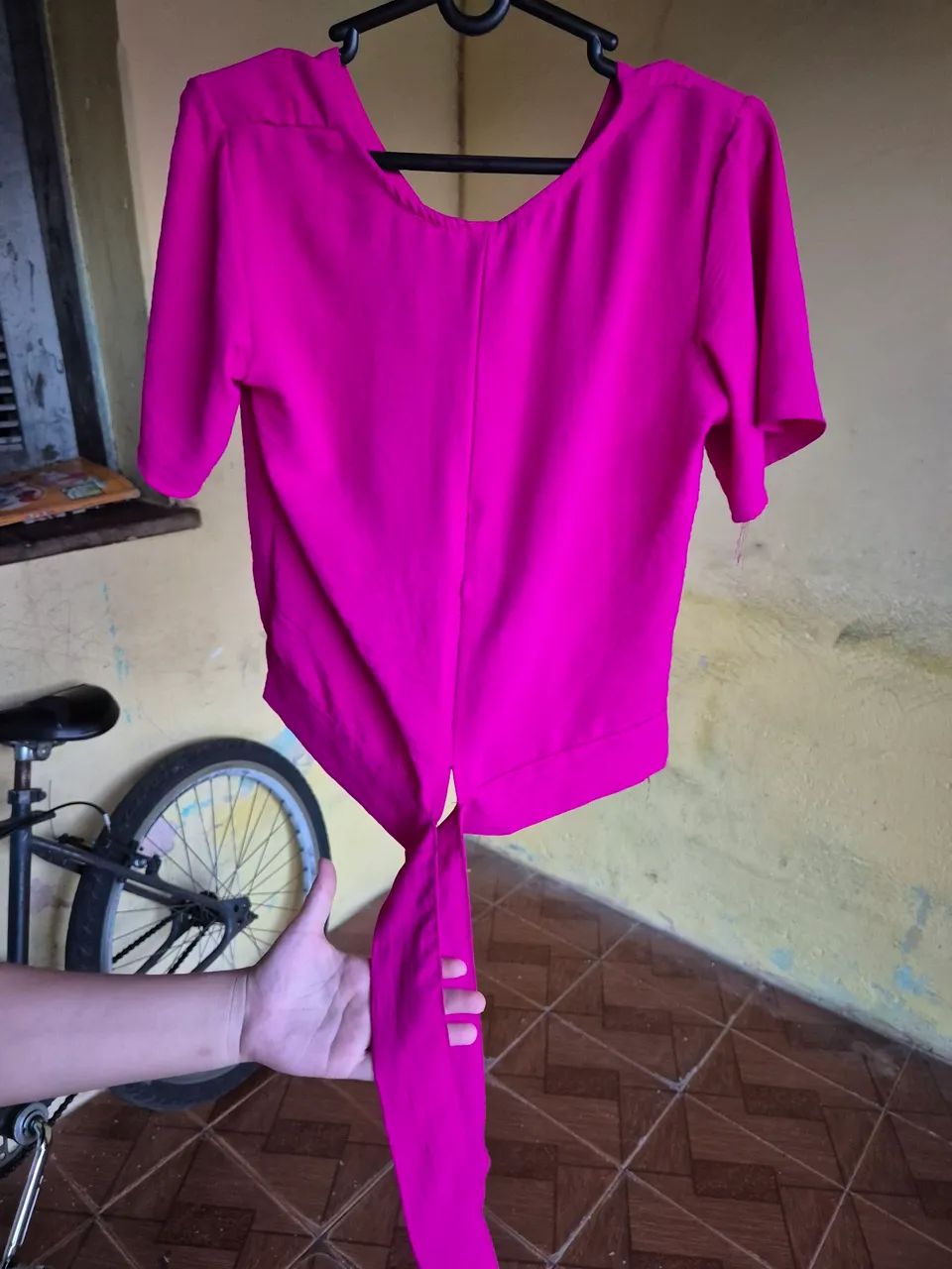 Blusa com amarração atrás, Tamanho M - Foto 2