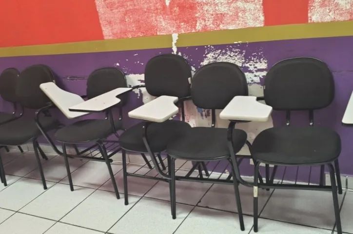 Cadeira Universitária Prancheta Estofada Ergonômica Aço 3/4 Forte Oportunidade - Foto 4