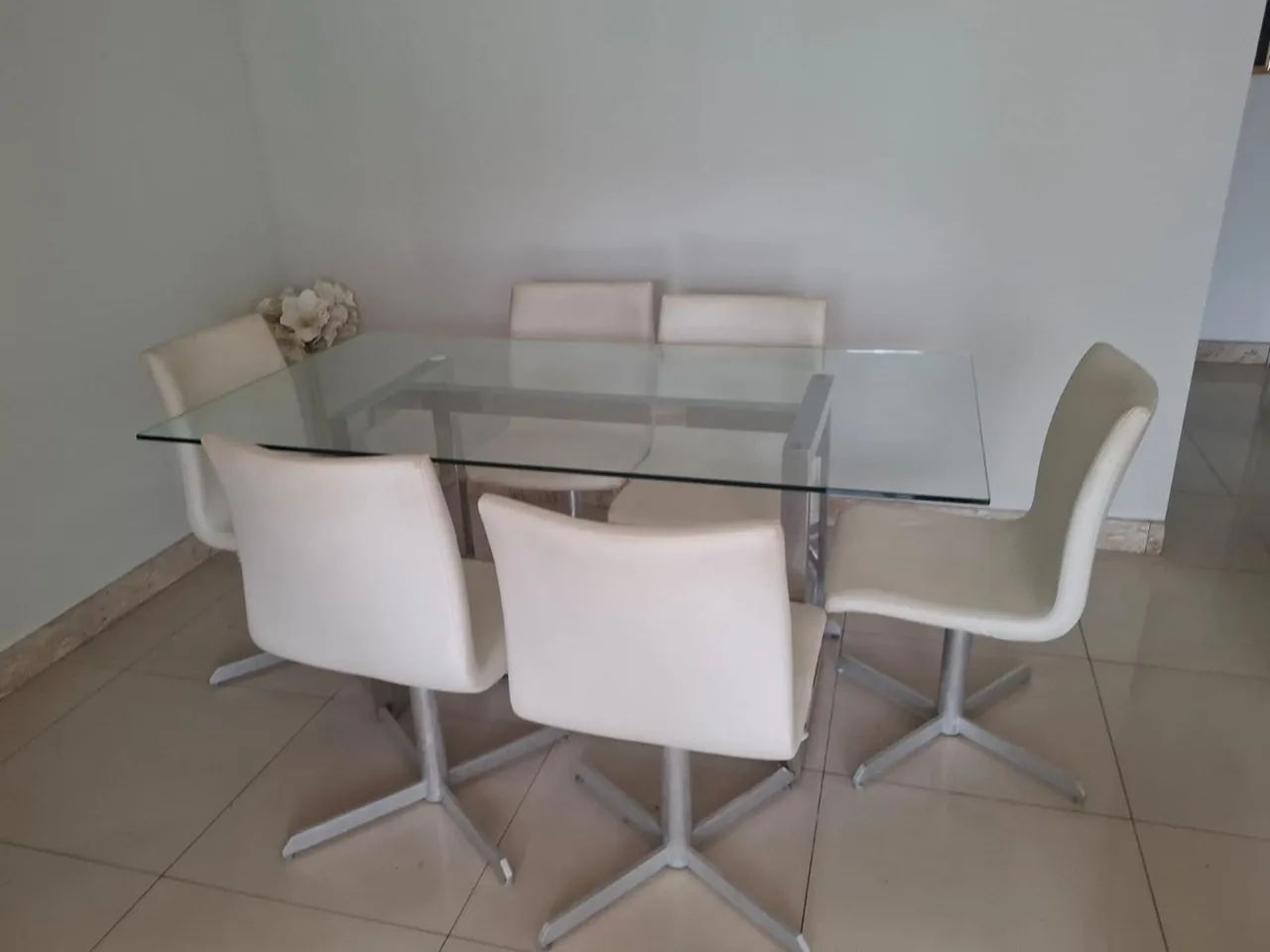 LINDA MESA COM 6 CADEIRAS BRANCAS - Foto 2