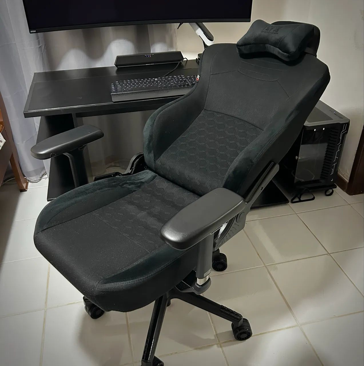 Cadeira Gamer High-End DT3 Royce ( Apenas 8 meses de uso ) - Tecido TechSoft Braço 4D - Foto 3