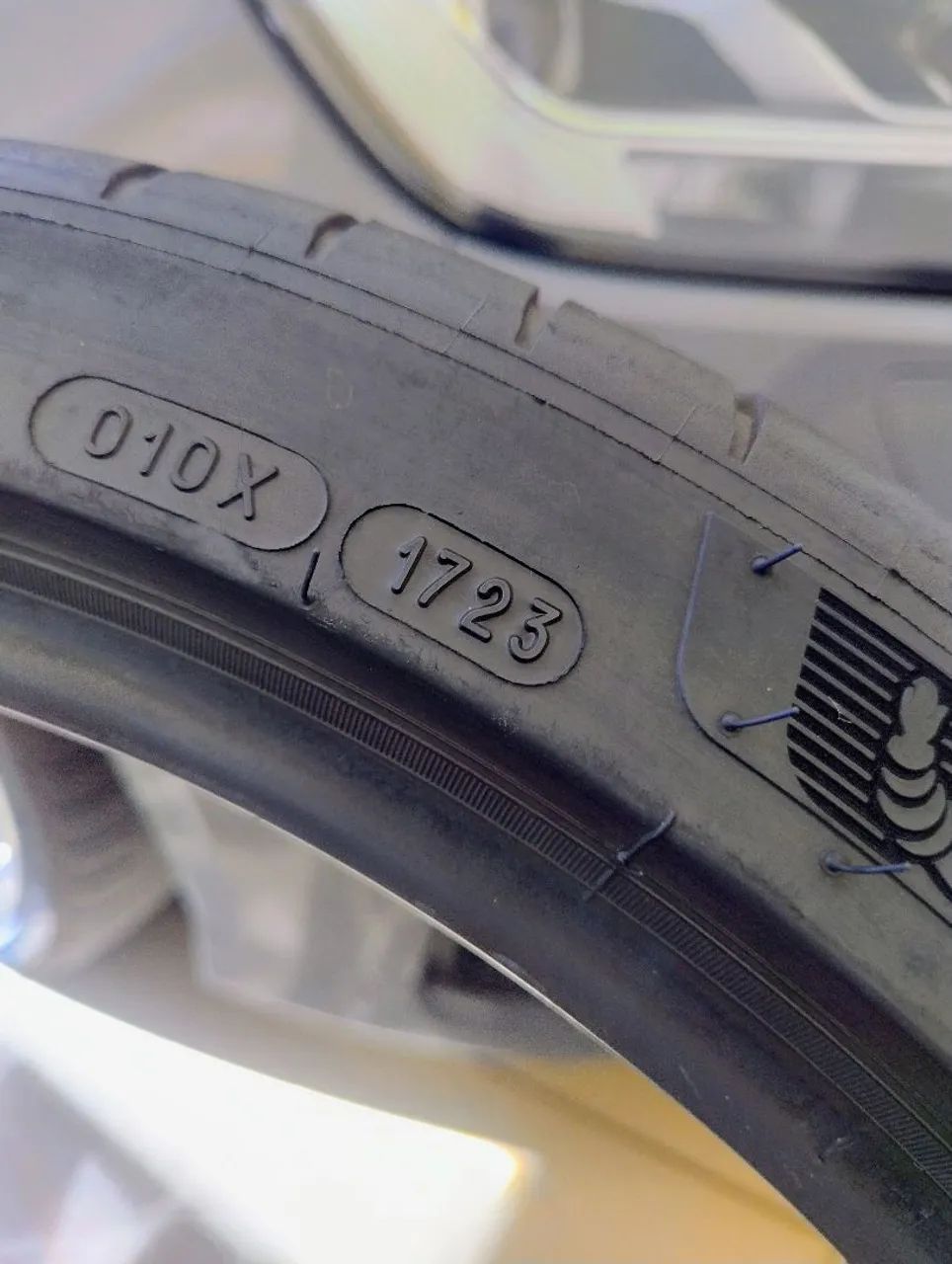 Michelin PilotSport4S 245-35-19 - Foto 2