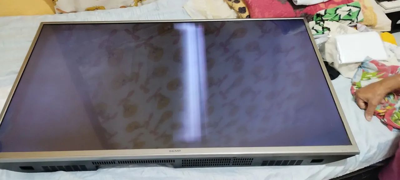 Vende-se uma Tv quebrada 